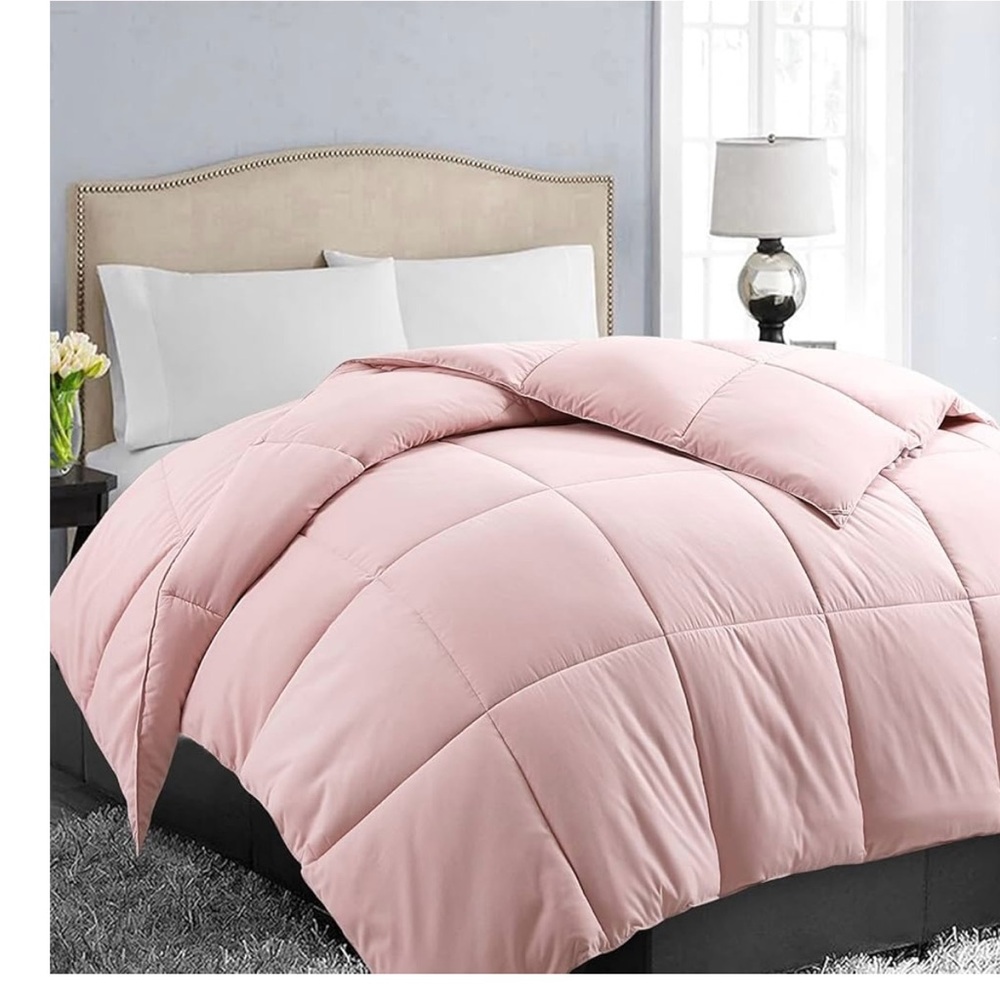 Plush Pink Comforter with Soft Fabric and Cozy Warmth